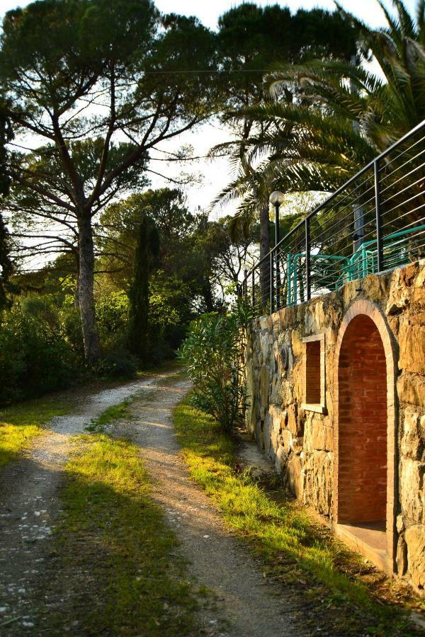 Agriturismo Poggio Al Pino Montelupo Fiorentino Buitenkant foto